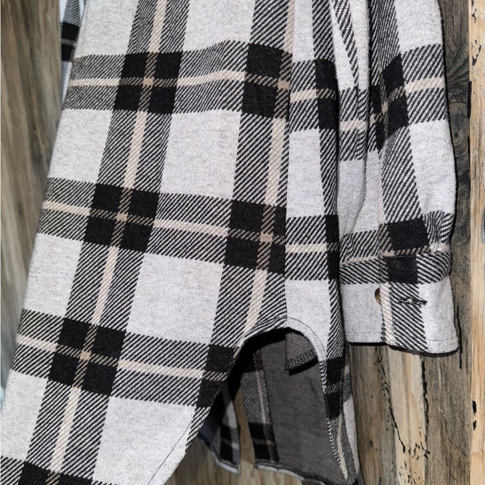 Oversized Plaid Button-Up - Picture 5 of 5